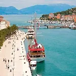 Bona Dea Seaside شقة