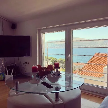 Bona Dea Seaside Apartment Trogir