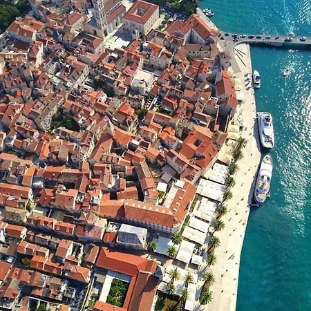 Bona Dea Seaside Τρογκίρ
