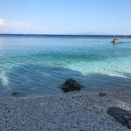 Bona Dea Seaside Apartment Trogir